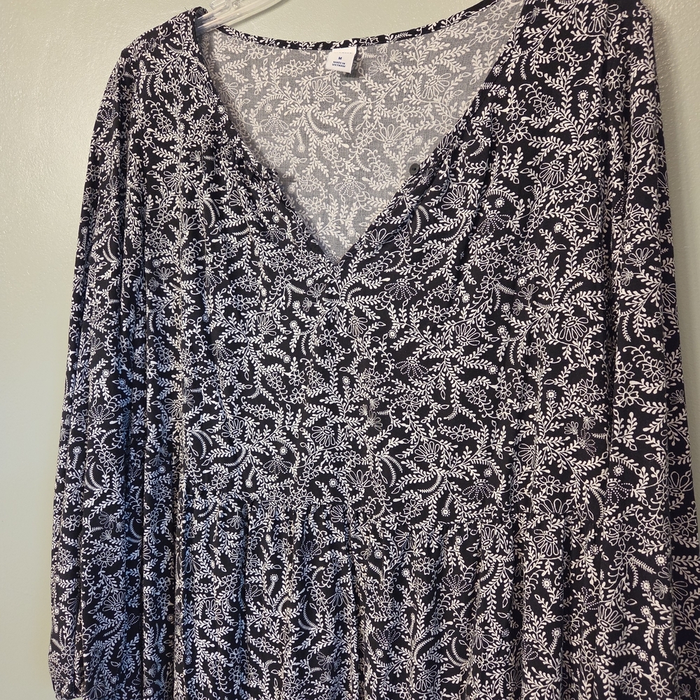 Old Navy Black and White Long Sleeve Dress